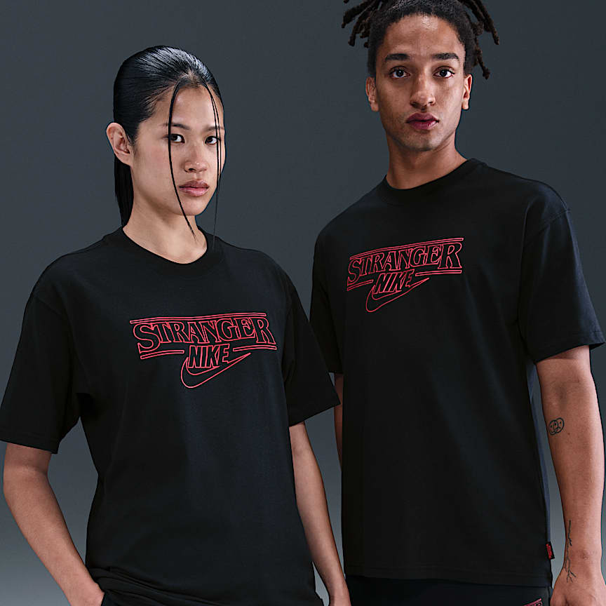 NIKE公式】ナイキ x ストレンジャー シングス メンズ Tシャツ